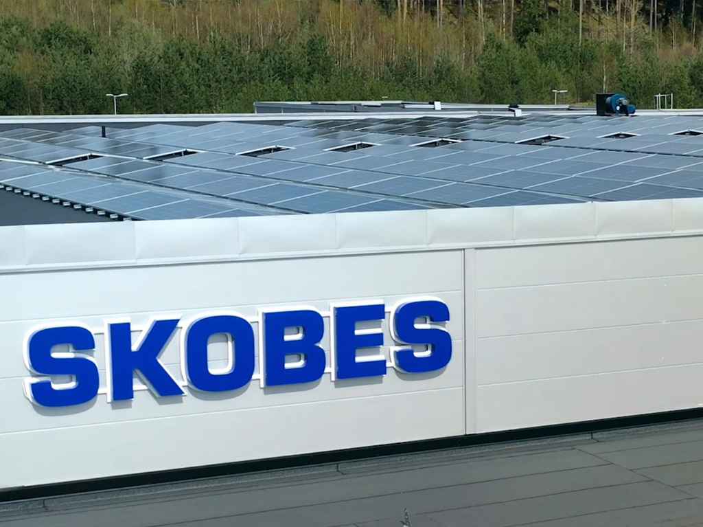 Solceller på taket på Skobes i Vetlanda