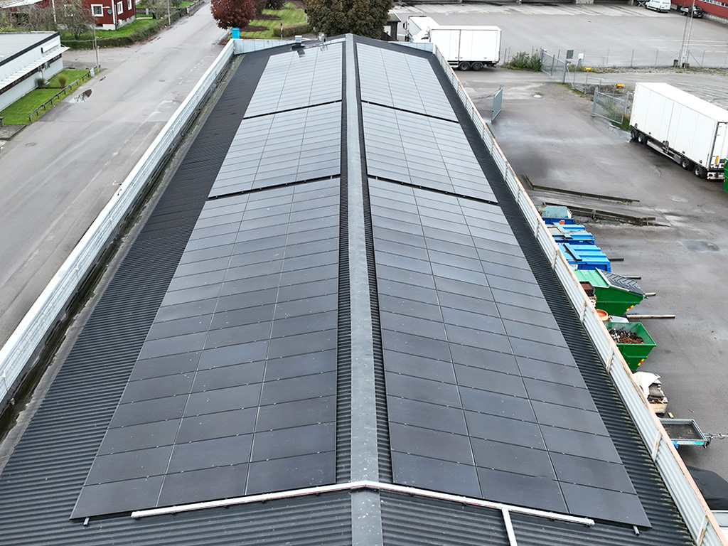 Solpaneler på industritak