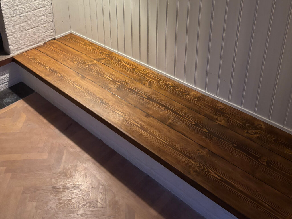 Bänk-renovering, betsad furu