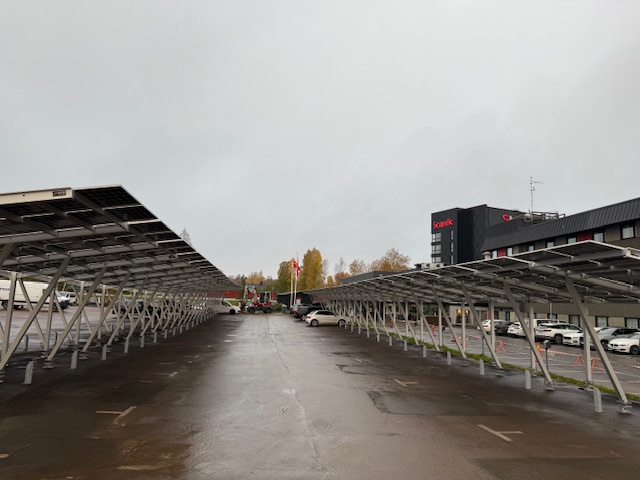 Solceller på parkering vid Scandic i Luleå